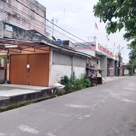 Alex Hostel 2 Palembang Bagian luar foto