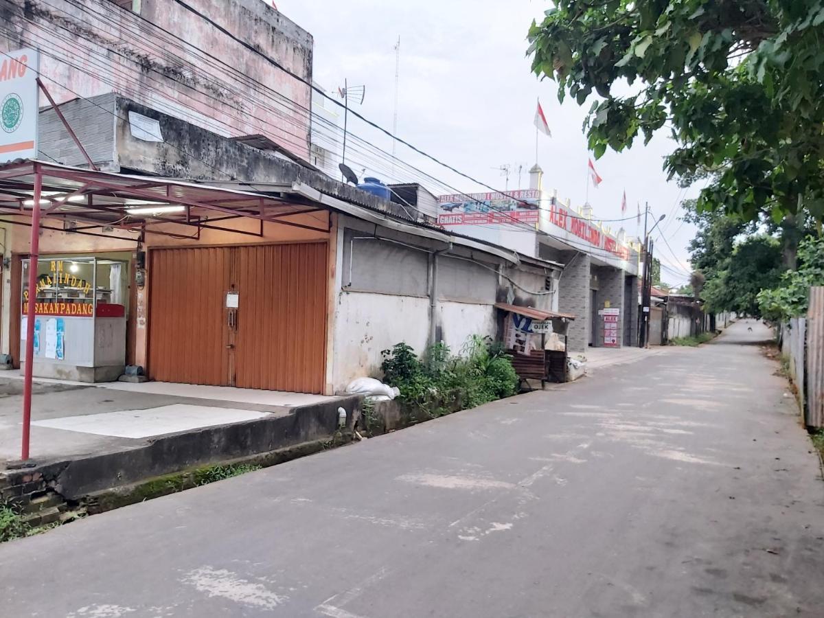 Alex Hostel 2 Palembang Bagian luar foto
