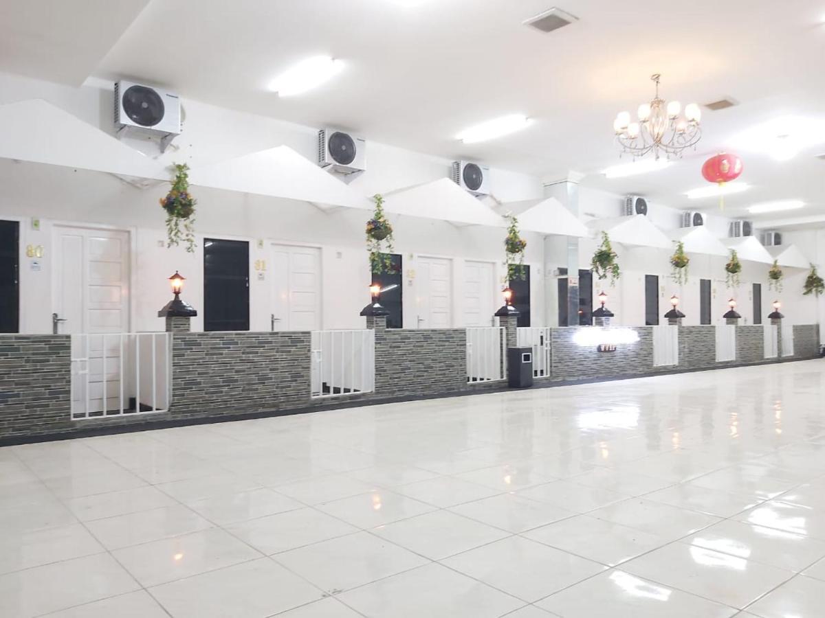 Alex Hostel 2 Palembang Bagian luar foto