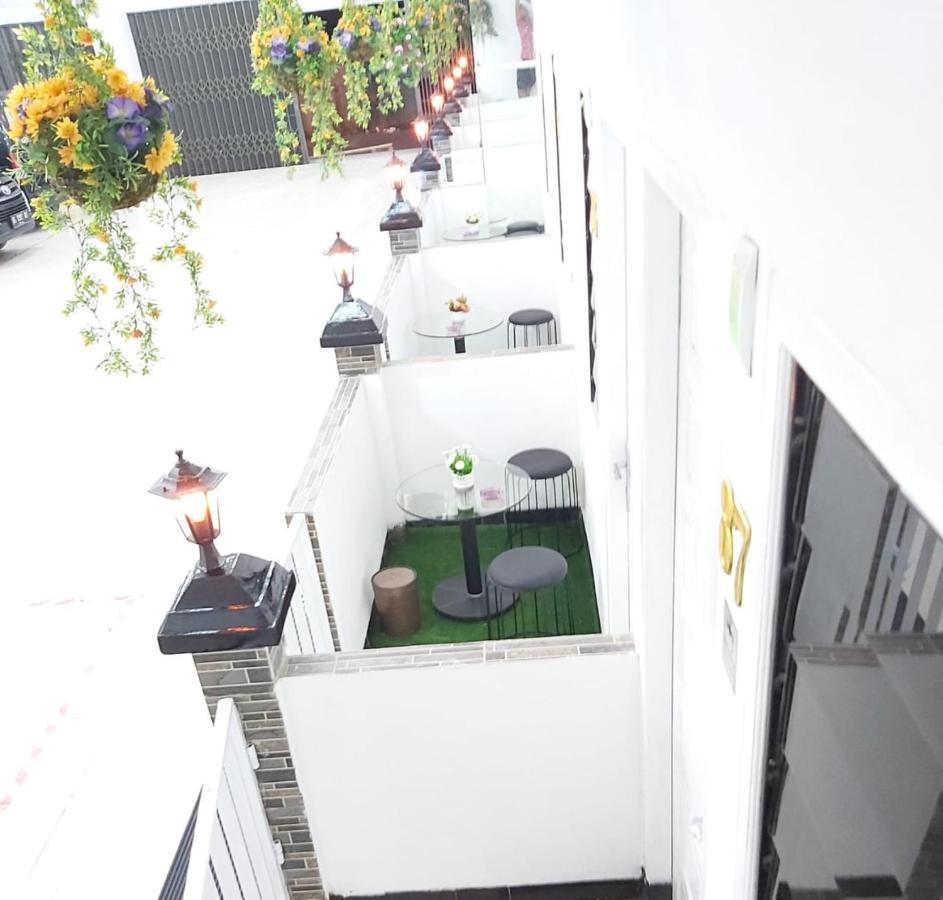 Alex Hostel 2 Palembang Bagian luar foto