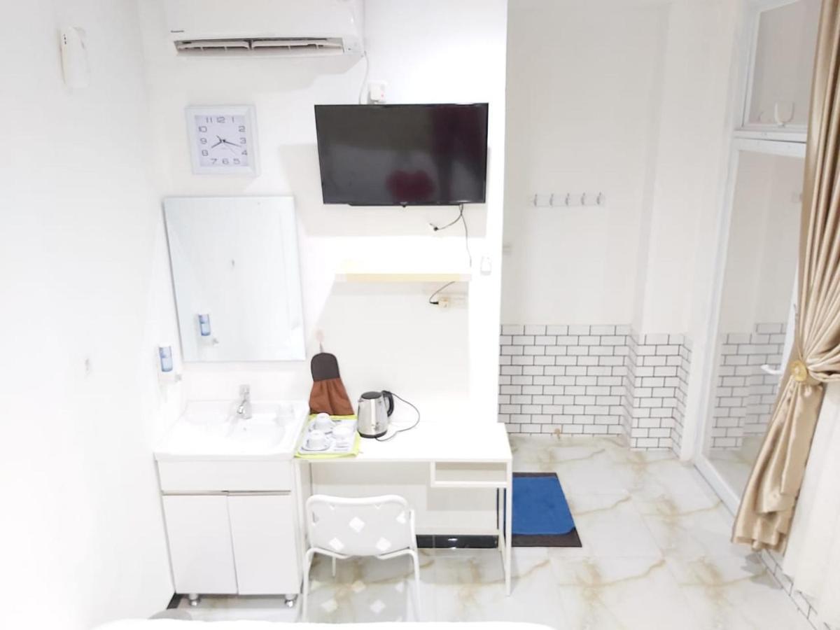 Alex Hostel 2 Palembang Bagian luar foto